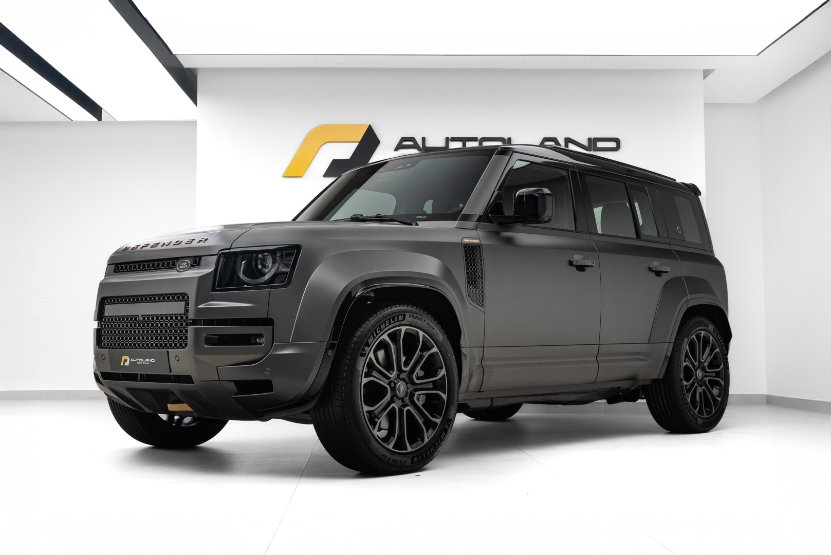 2025 LAND ROVER DEFENDER P635 OCTA | GCC 5 YEARS WARRANTY | 635 HP | HIGH SPEC